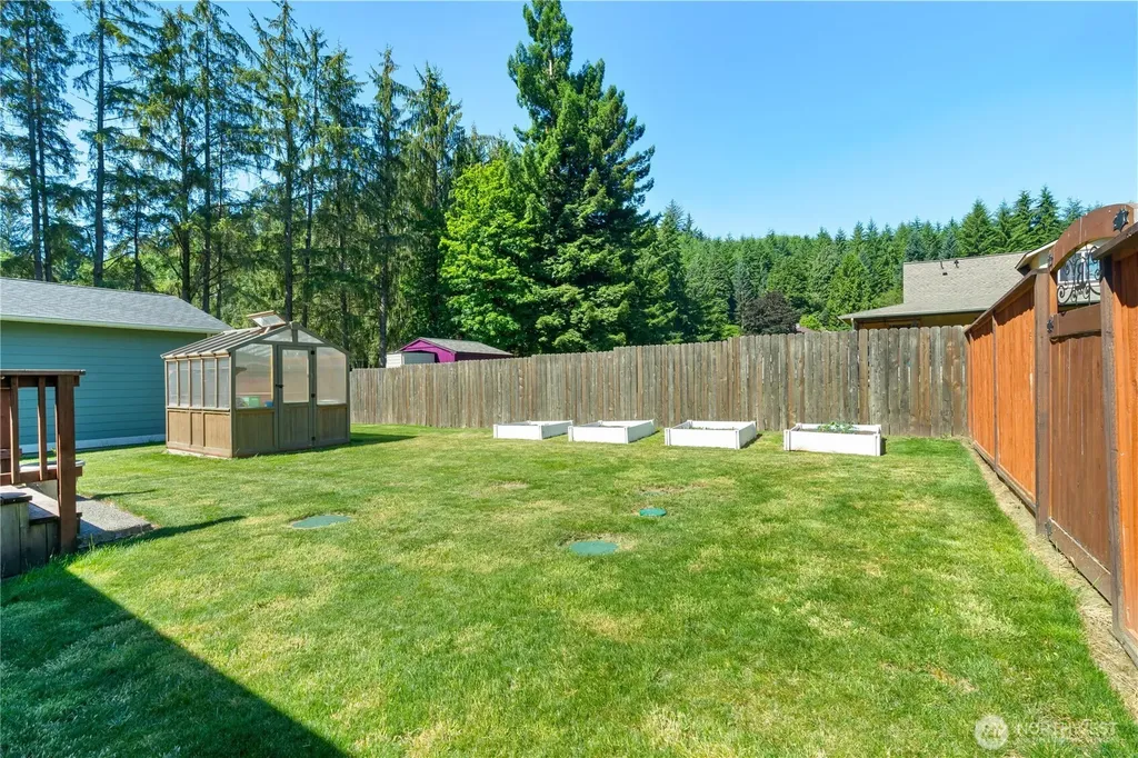 15 Maple Leaf Street Raymond WA 98577