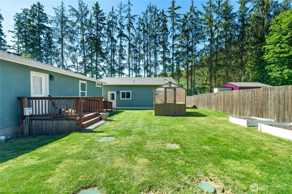 15 Maple Leaf Street Raymond WA 98577