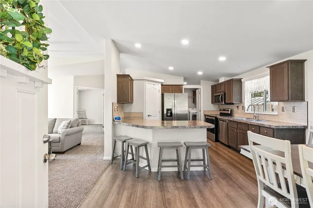 15 Maple Leaf Street Raymond WA 98577