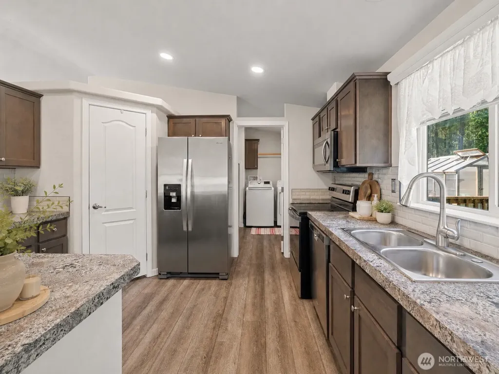 15 Maple Leaf Street Raymond WA 98577