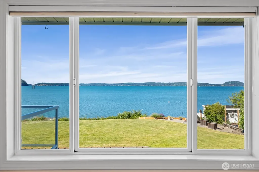 639 E Beacon View Drive Oak Harbor WA 98277