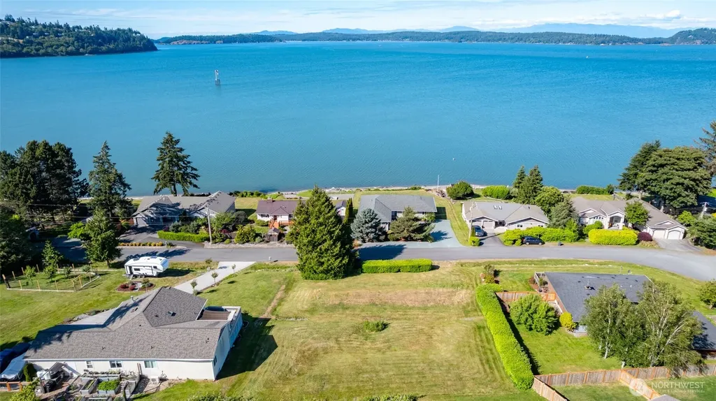 639 E Beacon View Drive Oak Harbor WA 98277
