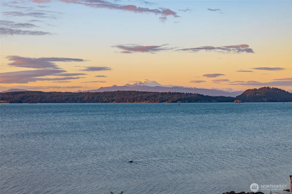 639 E Beacon View Drive Oak Harbor WA 98277
