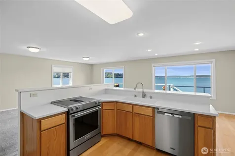 639 E Beacon View Drive Oak Harbor WA 98277