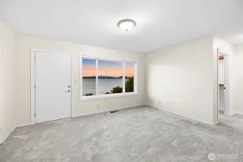 639 E Beacon View Drive Oak Harbor WA 98277