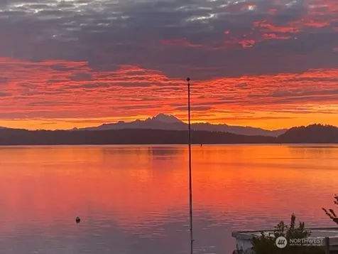 639 E Beacon View Drive Oak Harbor WA 98277