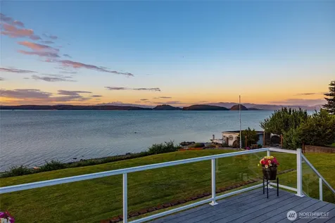 639 E Beacon View Drive Oak Harbor WA 98277
