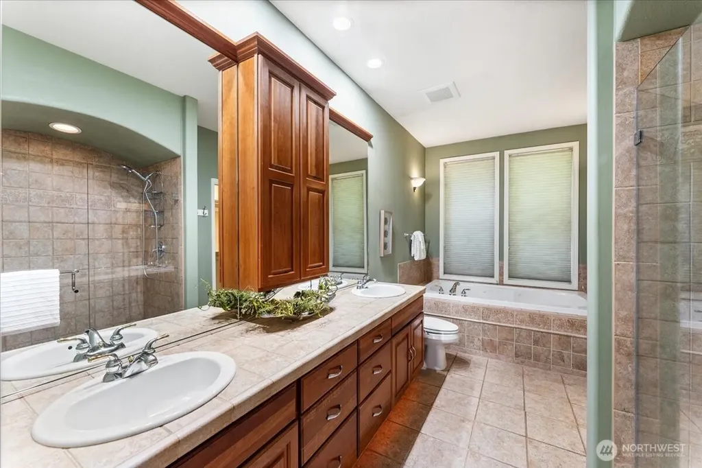 3324 Deer Island Drive E Lake Tapps WA 98003