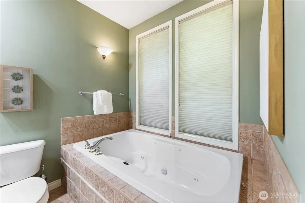3324 Deer Island Drive E Lake Tapps WA 98003