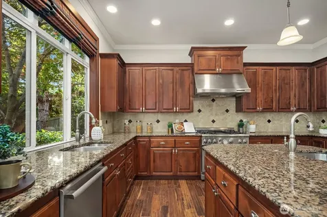 2098 211th Place SE Sammamish WA 98075