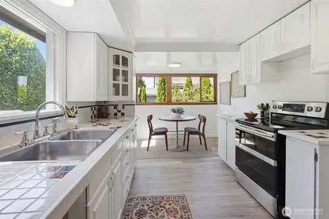 10209 64th Avenue S Seattle WA 98178