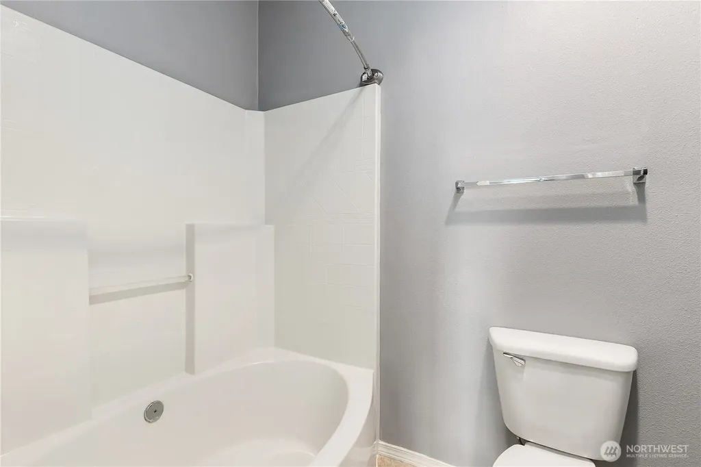 1985 Garry Oaks Avenue Dupont WA 98327