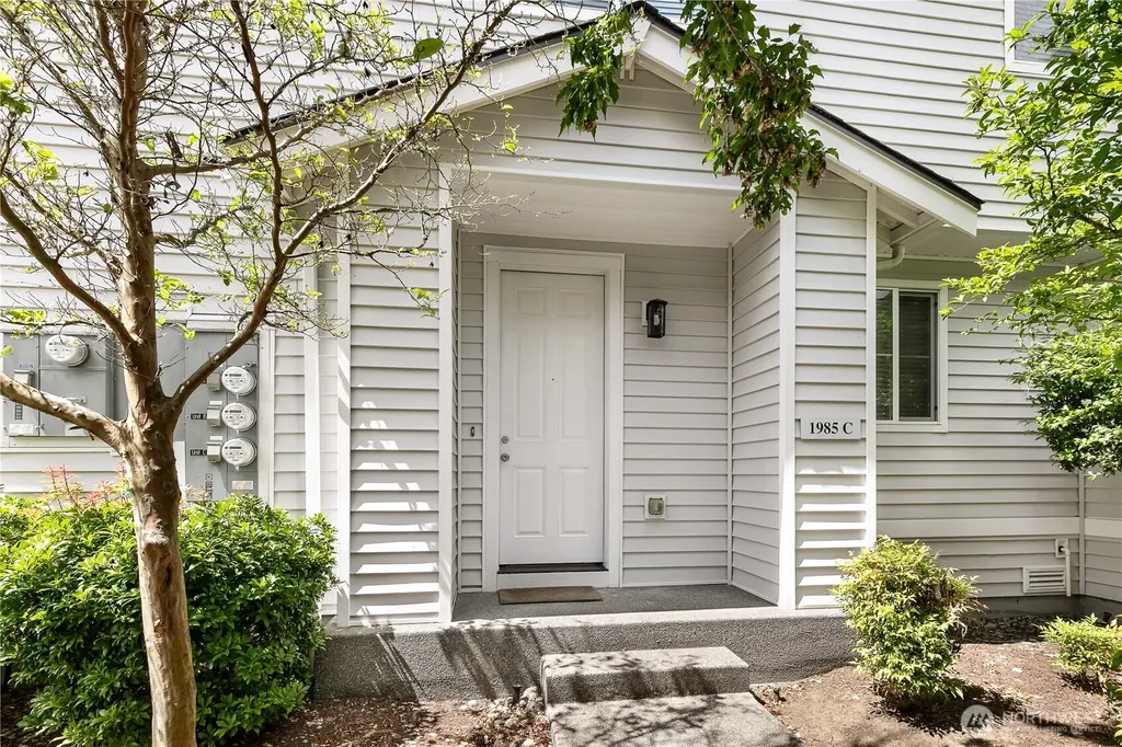 1985 Garry Oaks Avenue Dupont WA 98327