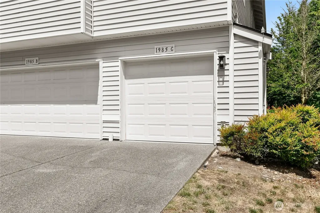 1985 Garry Oaks Avenue Dupont WA 98327