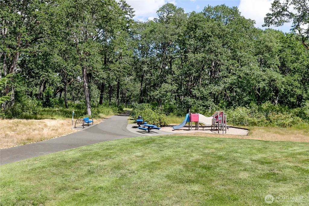 1985 Garry Oaks Avenue Dupont WA 98327