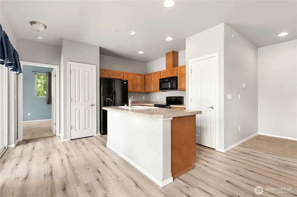 1985 Garry Oaks Avenue Dupont WA 98327