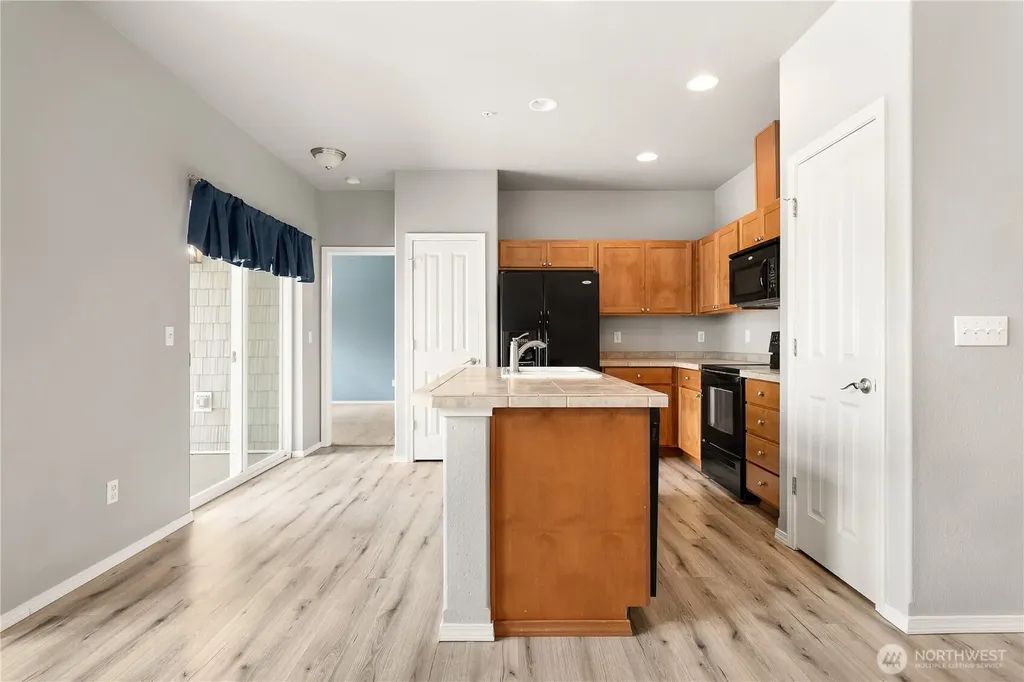 1985 Garry Oaks Avenue Dupont WA 98327
