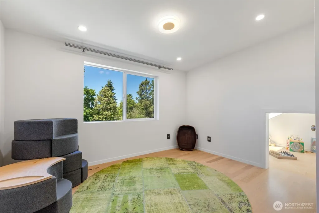 3033 45th Avenue SW Seattle WA 98116