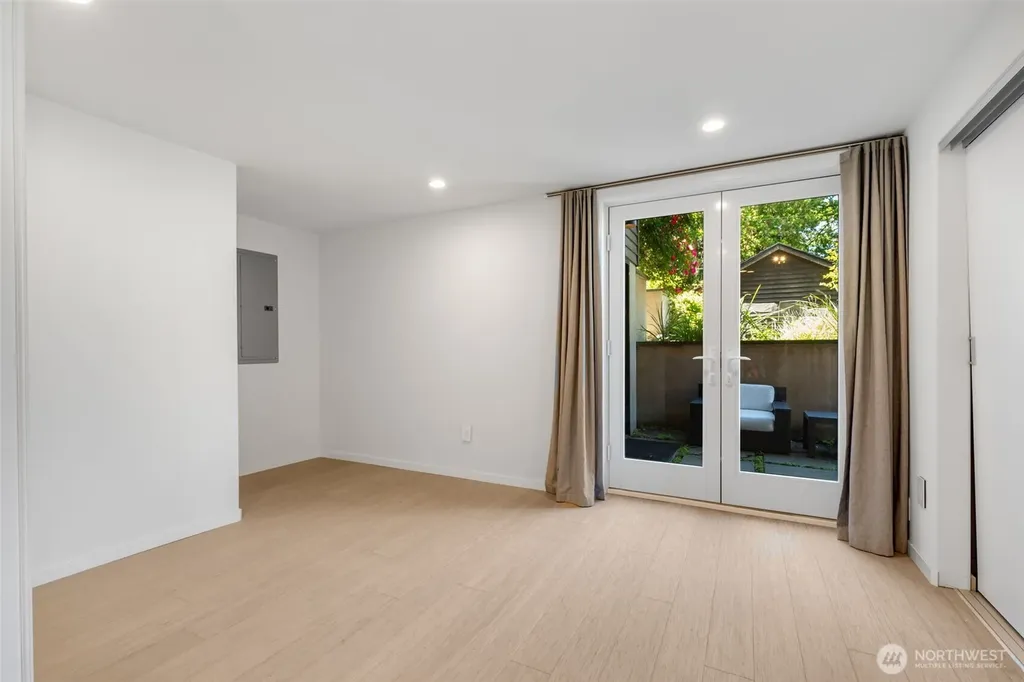 3033 45th Avenue SW Seattle WA 98116