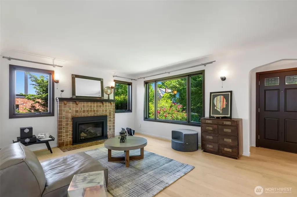3033 45th Avenue SW Seattle WA 98116