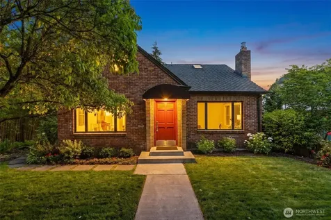3033 45th Avenue SW Seattle WA 98116