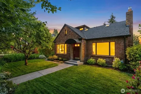 3033 45th Avenue SW Seattle WA 98116