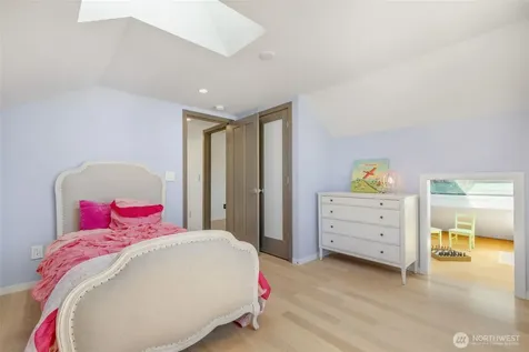 3033 45th Avenue SW Seattle WA 98116