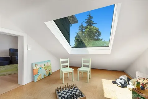 3033 45th Avenue SW Seattle WA 98116