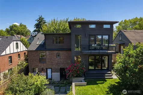 3033 45th Avenue SW Seattle WA 98116