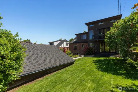 3033 45th Avenue SW Seattle WA 98116