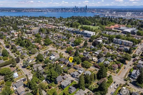 3033 45th Avenue SW Seattle WA 98116
