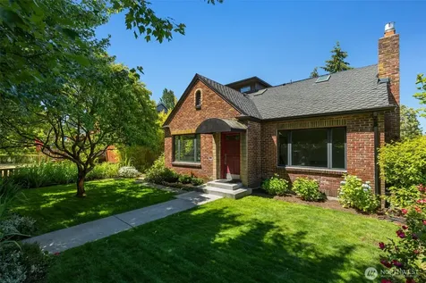 3033 45th Avenue SW Seattle WA 98116
