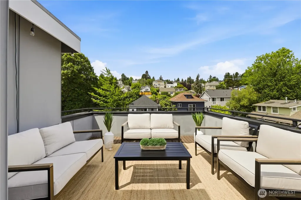3045 21st Avenue W Seattle WA 98199