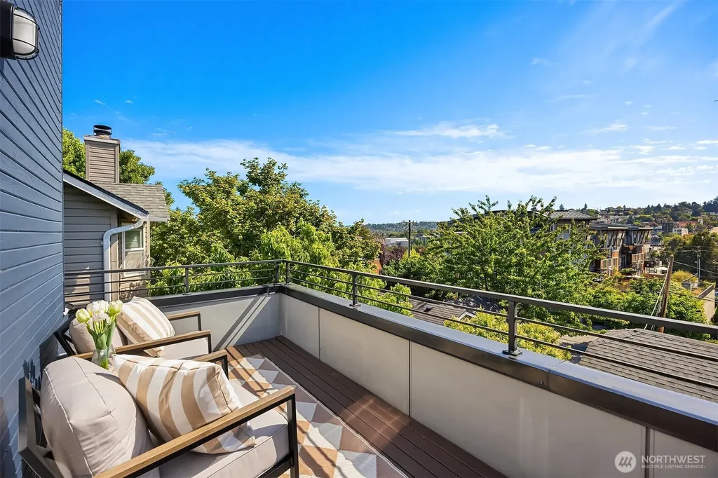 3045 21st Avenue W Seattle WA 98199