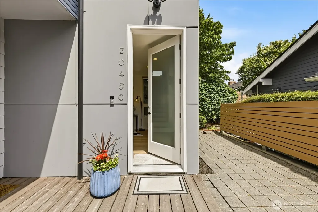 3045 21st Avenue W Seattle WA 98199