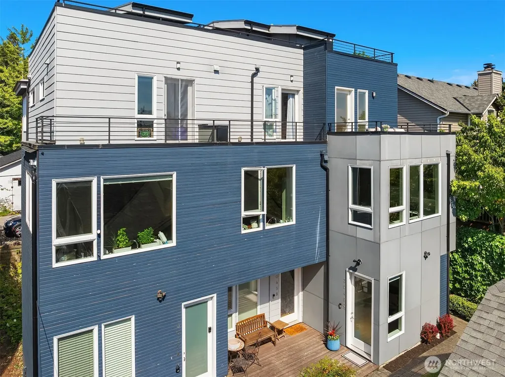 3045 21st Avenue W Seattle WA 98199