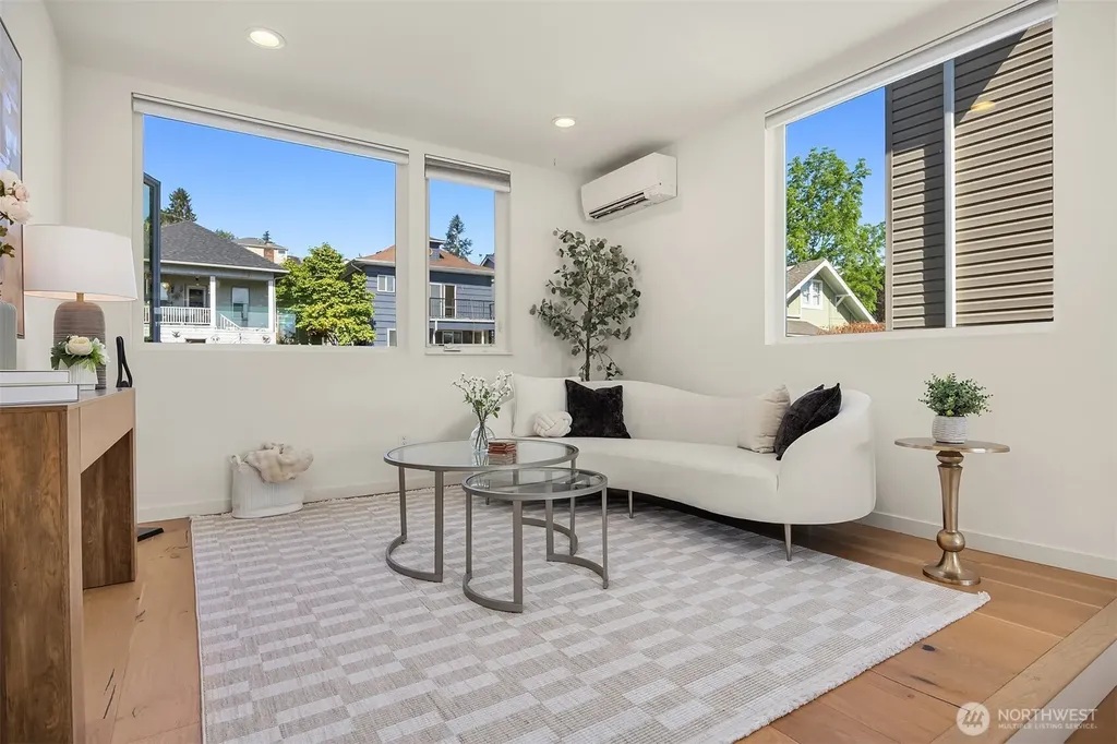 3045 21st Avenue W Seattle WA 98199