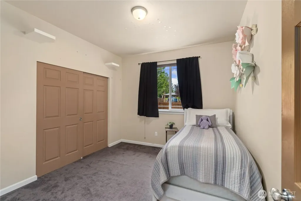 4000 NE Breakwater Court Bremerton WA 98311