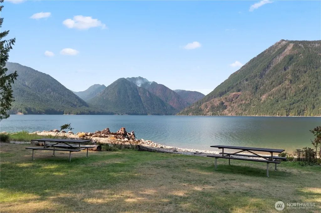 81 N Buckhorn Court Hoodsport WA 98548