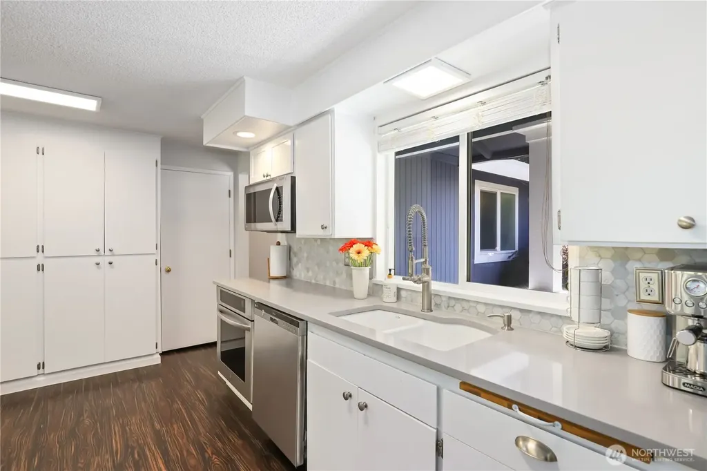 5121 Sunset Drive W University Place WA 98467