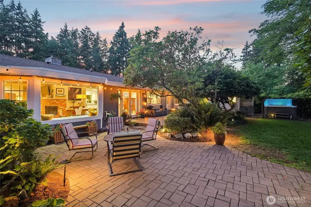 5121 Sunset Drive W University Place WA 98467