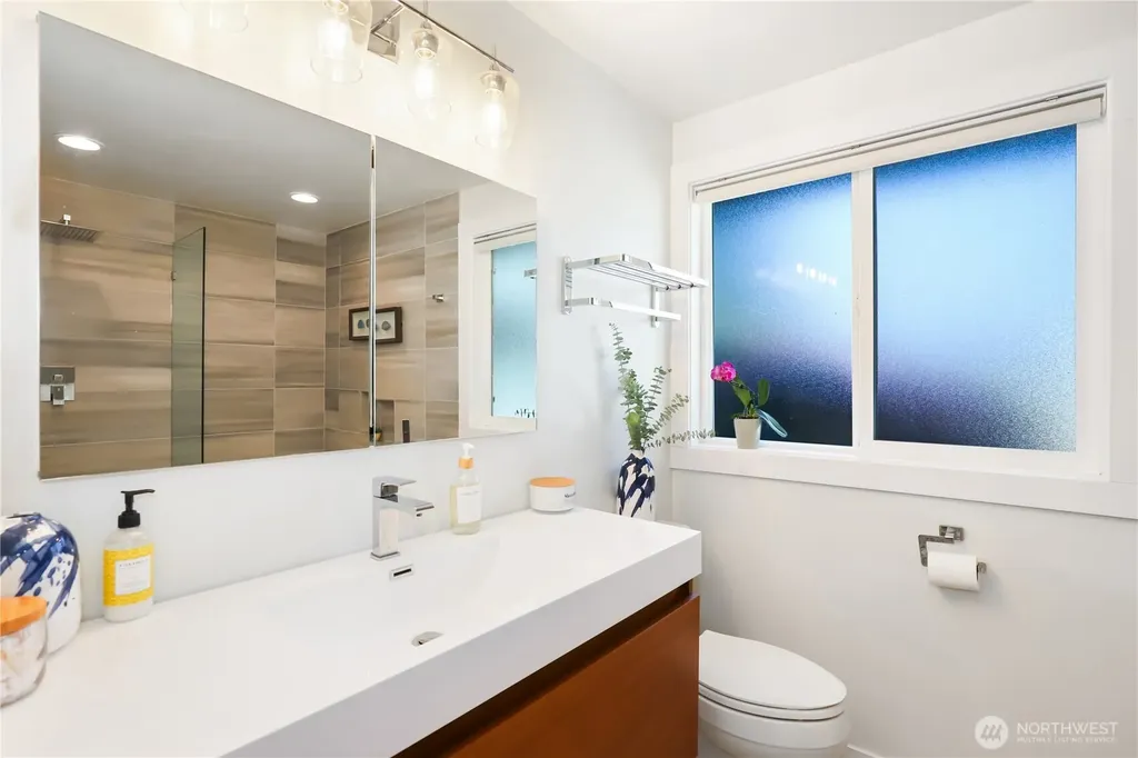 5121 Sunset Drive W University Place WA 98467