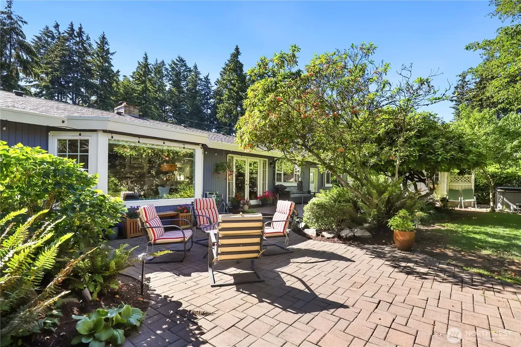 5121 Sunset Drive W University Place WA 98467