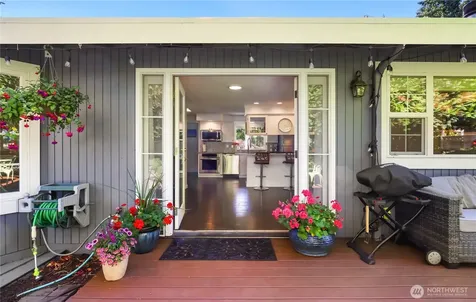 5121 Sunset Drive W University Place WA 98467