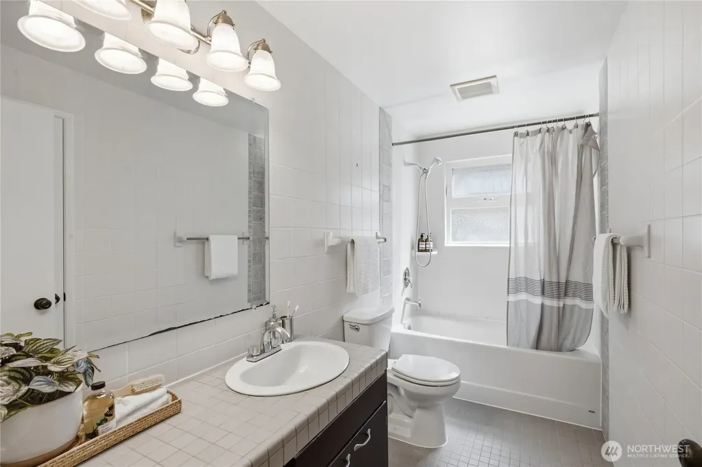 4324 Phinney Avenue N Seattle WA 98103
