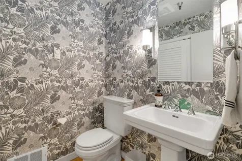 1406 Harvard Avenue Seattle WA 98122