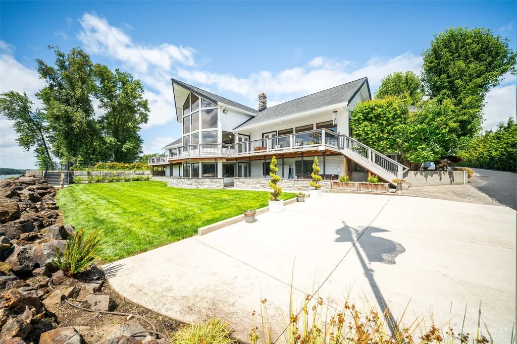 2207 Dike Road Woodland WA 98674