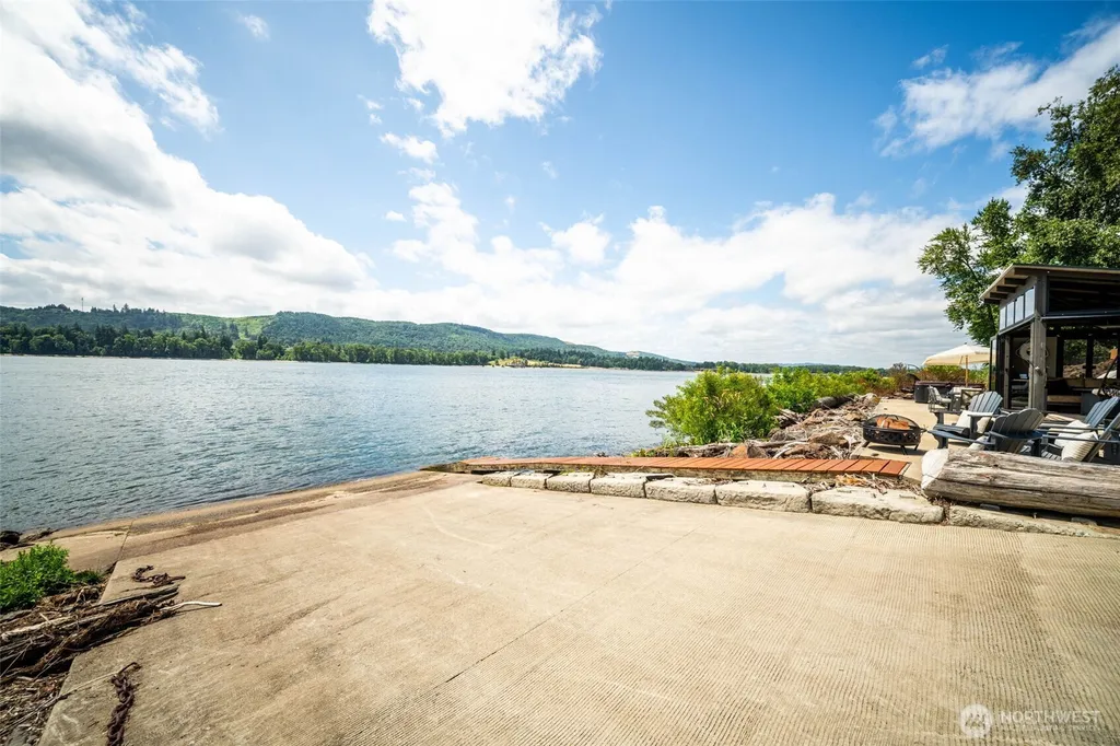 2207 Dike Road Woodland WA 98674
