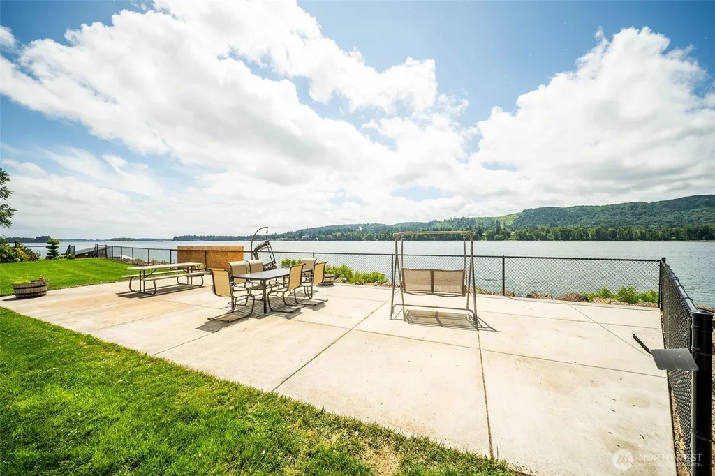 2207 Dike Road Woodland WA 98674