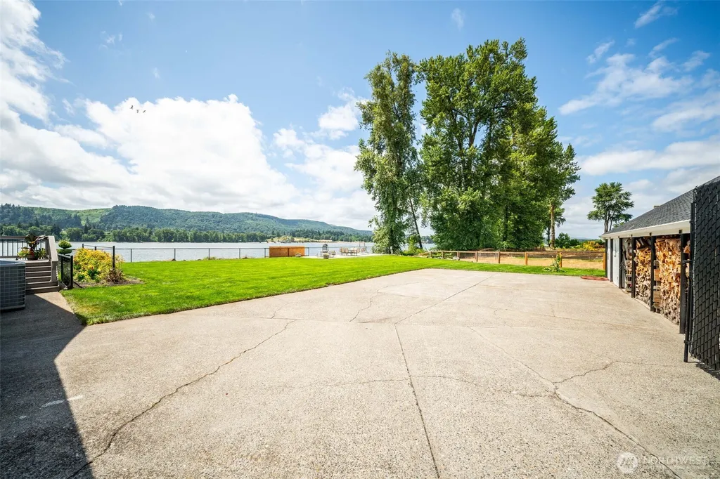 2207 Dike Road Woodland WA 98674